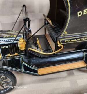 c13- Franklin Mint diecast 1:16 scale replica of a Ford Model T police patrol wagon - Image 3