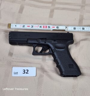c32- Replica Austria Glock BB Gun