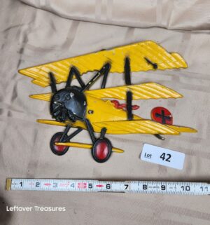 c42- 1975 vintage cast metal tri-wing 1232-BX-B