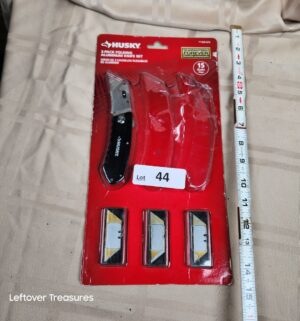 c44- husky knife w/ blades