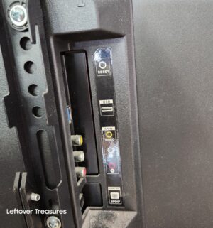 c50- TCL 32 inch Smart TV. No remote. - Image 5