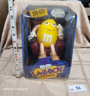 c51- 1999 M&Ms La-Z-Boy collectible dispenser - Image 1