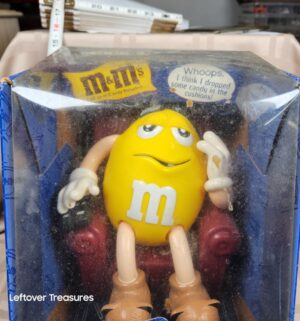 c51- 1999 M&Ms La-Z-Boy collectible dispenser - Image 2