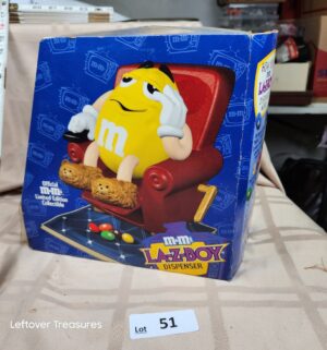 c51- 1999 M&Ms La-Z-Boy collectible dispenser - Image 3