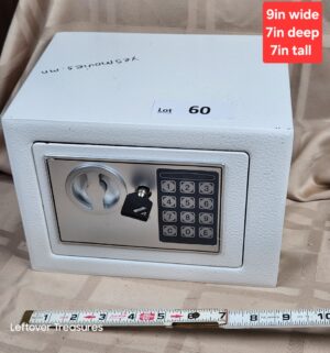 c60- Digital Safe w/ key. No code - Image 1