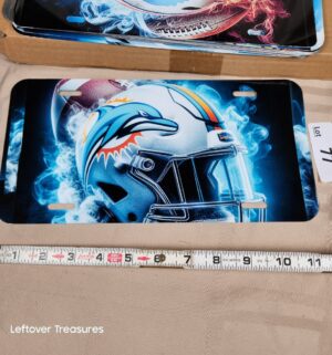 c77- Miami Dolphins. Metal License Plate Cover