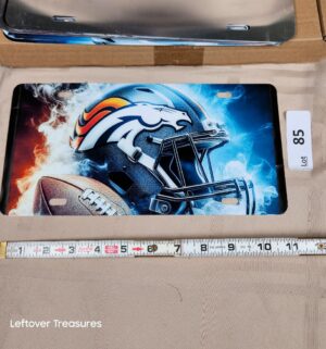 c85- Denver Broncos. Metal License Plate Cover