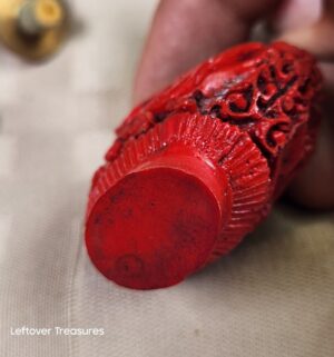 c106- red carved cinnabar lacquer snuff bottle. Seems newer. Not vintage or antique. Stem is inside - Image 3