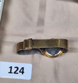 c124- vintage Citizen Quartz watch - Image 3