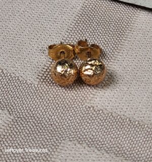 c150- 14k gold diamond-cut textured ball design