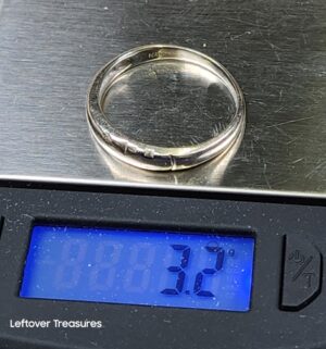 c152- 14k white gold band. No makers mark. Acid tested at 14k - Image 3