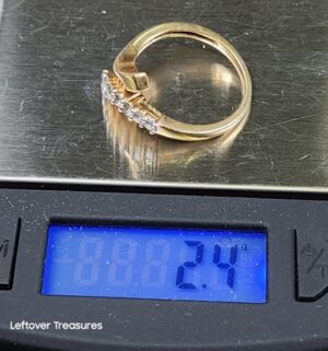 c154- 10k yellow gold bypass band featuring a channel-set row of clear diamonds. Gold/Diamonds Tested - Image 5