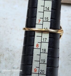 c155- 10k two-tone gold ring features a twisted knot design with pave-set diamonds. Gold/Diamonds Tested - Image 4