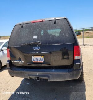 c164- 2004 Ford Expedition. Eddie Bauer Sport Utility 4D. V8, 5.4L. Automatic. 2WD. Does not run. Sold w/ Pink Slip Clean Title - Image 6