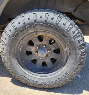 c164- 2004 Ford Expedition. Eddie Bauer Sport Utility 4D. V8, 5.4L. Automatic. 2WD. Does not run. Sold w/ Pink Slip Clean Title - Image 9