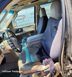 c164- 2004 Ford Expedition. Eddie Bauer Sport Utility 4D. V8, 5.4L. Automatic. 2WD. Does not run. Sold w/ Pink Slip Clean Title - Image 13