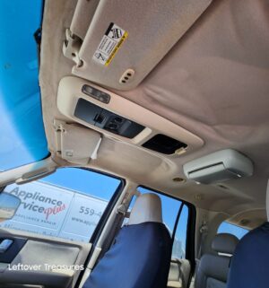 c164- 2004 Ford Expedition. Eddie Bauer Sport Utility 4D. V8, 5.4L. Automatic. 2WD. Does not run. Sold w/ Pink Slip Clean Title - Image 21