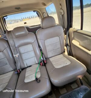 c164- 2004 Ford Expedition. Eddie Bauer Sport Utility 4D. V8, 5.4L. Automatic. 2WD. Does not run. Sold w/ Pink Slip Clean Title - Image 23
