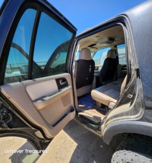 c164- 2004 Ford Expedition. Eddie Bauer Sport Utility 4D. V8, 5.4L. Automatic. 2WD. Does not run. Sold w/ Pink Slip Clean Title - Image 24