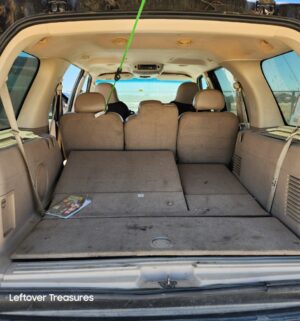 c164- 2004 Ford Expedition. Eddie Bauer Sport Utility 4D. V8, 5.4L. Automatic. 2WD. Does not run. Sold w/ Pink Slip Clean Title - Image 28
