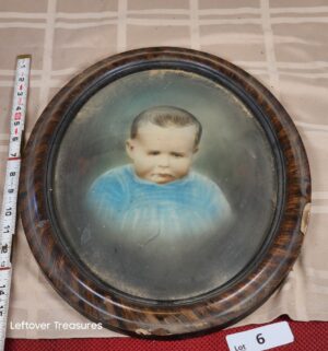 d6- antique oval picture frame. bubble glass