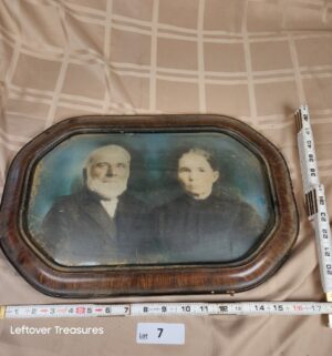 d7- antique oval picture frame convex bubble glass