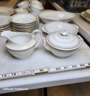 d17- China by Heinrich Winterling porcelain factory in Altrohlau, Czechoslovakia - Image 3