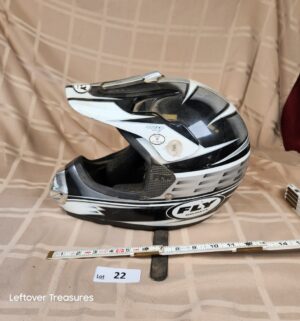 d22- Fly Racing motocross helmet Size M