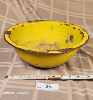 d25- vintage yellow enamelware mixing bowl