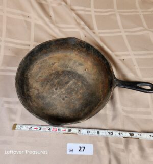 d27- Cast Iron Skillet
