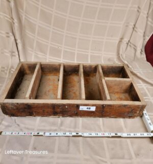d48- vintage wooden compartment box