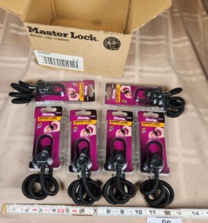 d98- Master Lock Snap-Lok adjustable bungee cords