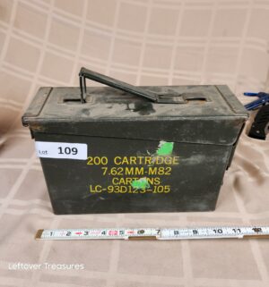 d109- vintage US military metal ammunition can