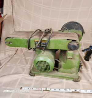 d116- Central Machinery 4 x 36 belt and 6 disc sander - Image 4