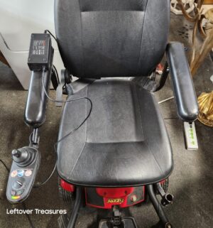 c162- 2018 Jazzy Select 6 Power Chair w/ Charger. Fully Tested? Battery replacement is needed. - Image 3