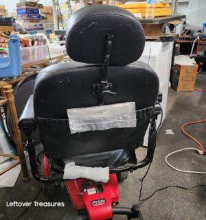 c162- 2018 Jazzy Select 6 Power Chair w/ Charger. Fully Tested? Battery replacement is needed. - Image 7