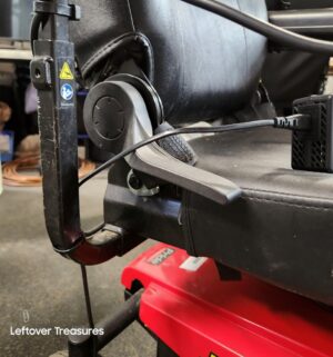 c162- 2018 Jazzy Select 6 Power Chair w/ Charger. Fully Tested? Battery replacement is needed. - Image 13