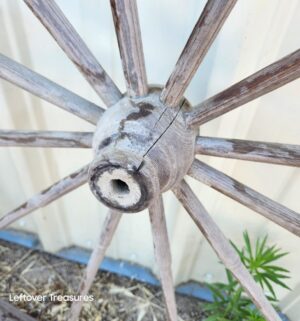 d128- antique wagon wheel - Image 3