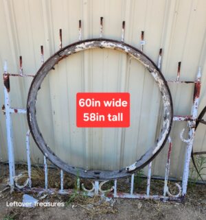 d129- antique Wagon Wheel Gate
