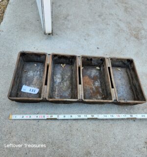 d131- vintage industrial 4-loaf strap bread pan