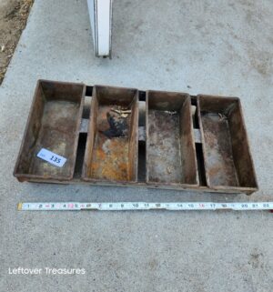 d135- vintage industrial 4-loaf strap bread pan