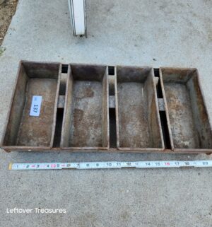 d137- vintage industrial 4-loaf strap bread pan
