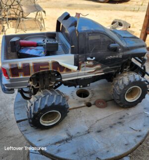 d138- New Bright 1:6 scale Dodge Ram Hemi monster truck - Image 3
