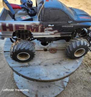 d139- New Bright 1:6 scale Dodge Ram Hemi monster truck - Image 3