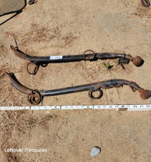 d151- antique iron horse hames