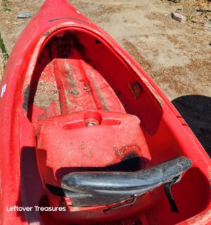 d154- red Perception Swifty 3.1 kayak - Image 5