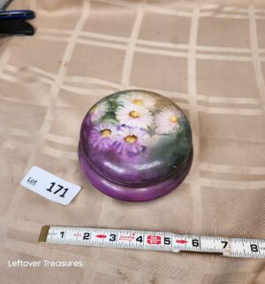 d171- antique Tressemanes & Vogt (T&V) in Limoges, porcelain powder box