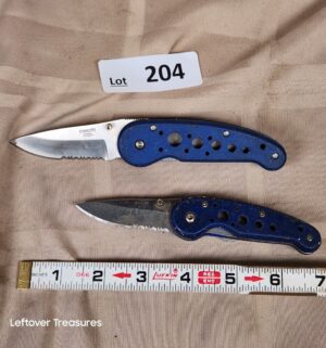 d204- two pocket knives