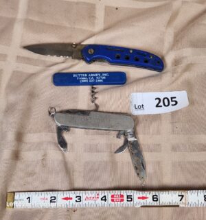 d205- knives w/ advertising