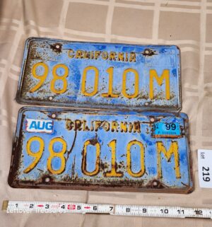 d219- vintage blue/yellow plate set - Image 1